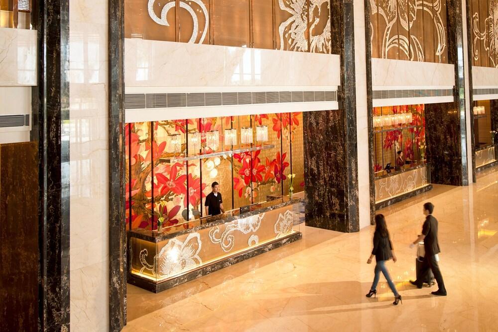 Hilton Guangzhou Baiyun - Free Shuttle For Canton Fair Period, Close To Luhu Golf Club & Leather Market Экстерьер фото