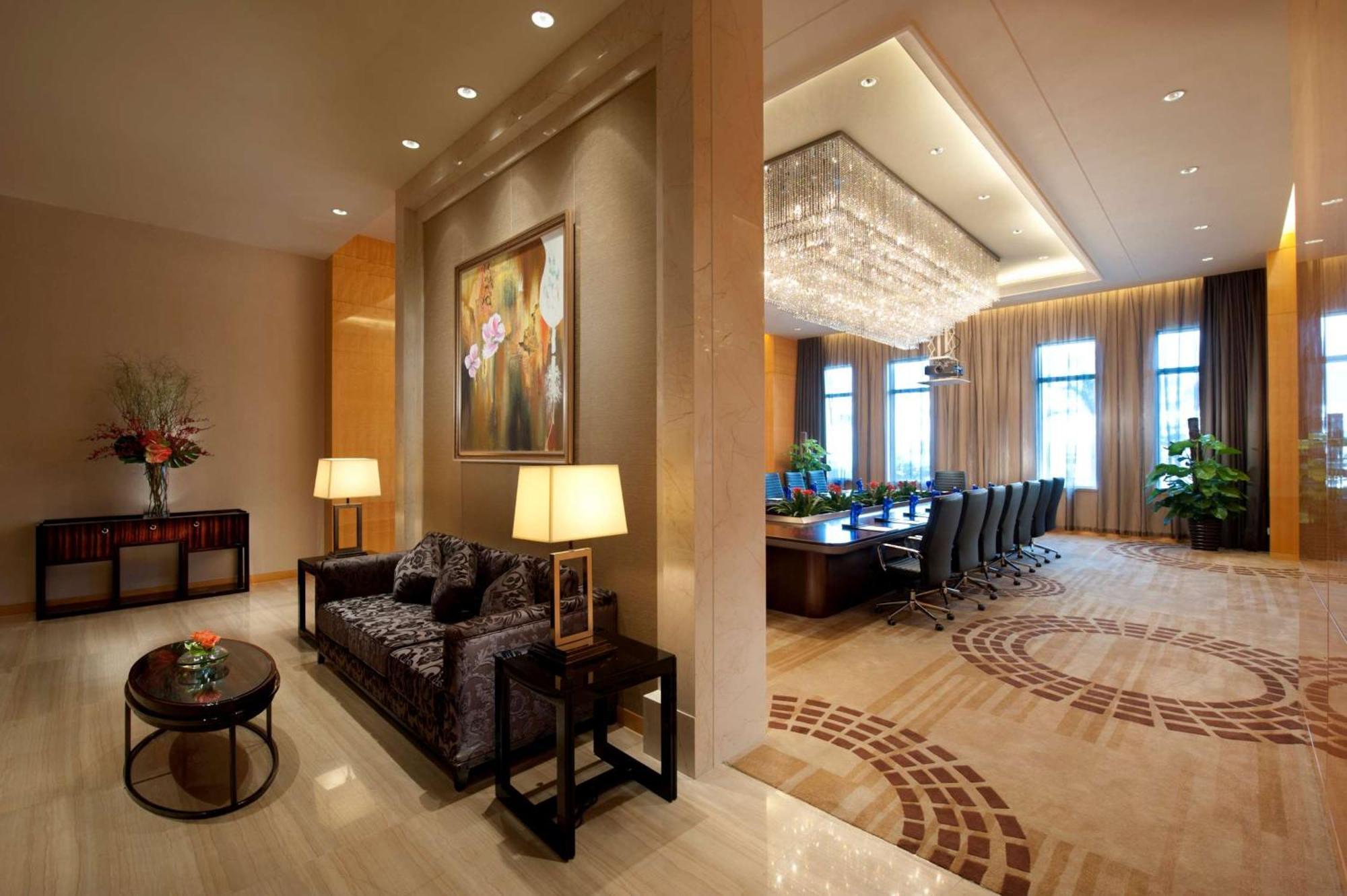 Hilton Guangzhou Baiyun - Free Shuttle For Canton Fair Period, Close To Luhu Golf Club & Leather Market Экстерьер фото