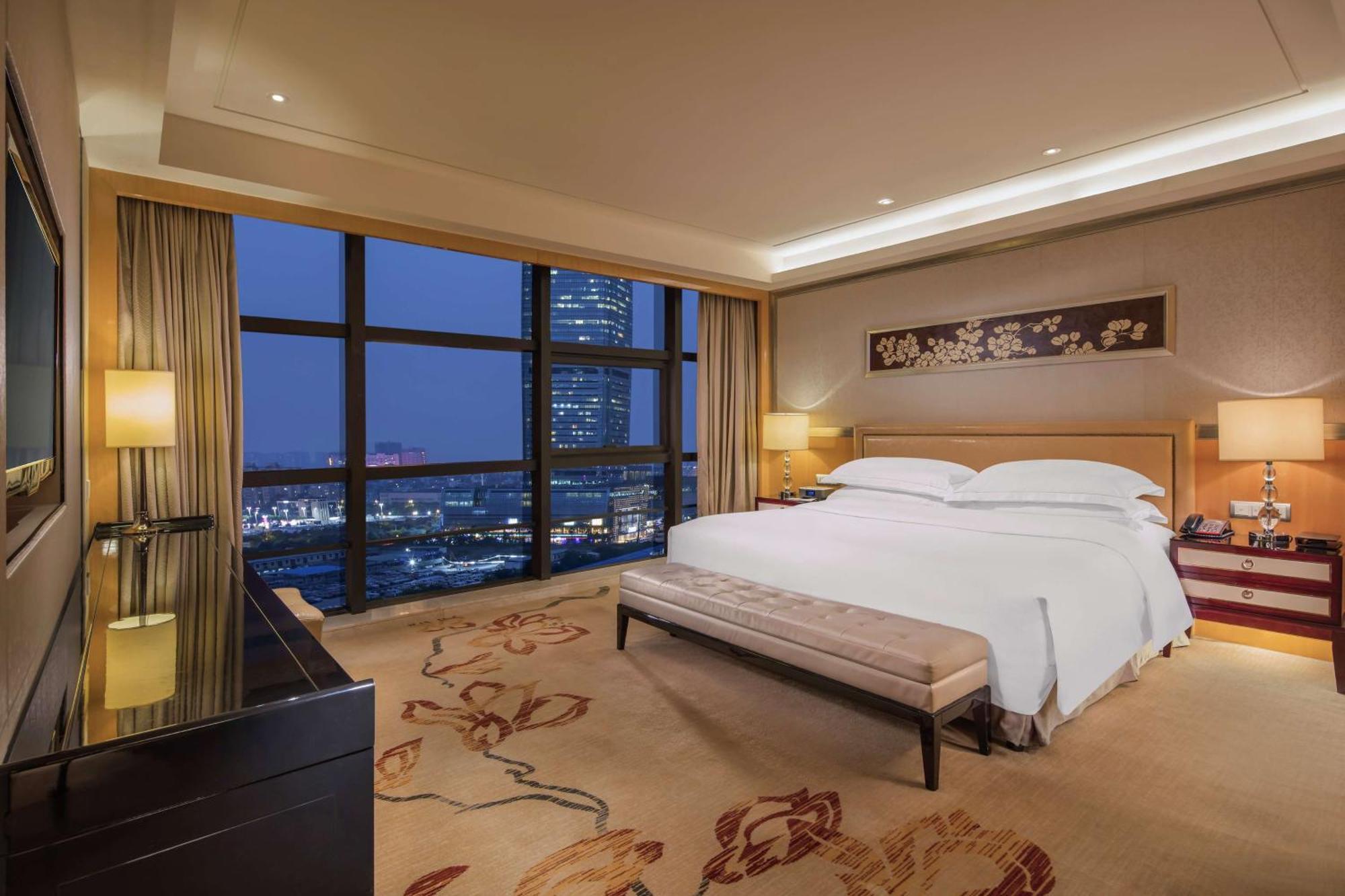 Hilton Guangzhou Baiyun - Free Shuttle For Canton Fair Period, Close To Luhu Golf Club & Leather Market Экстерьер фото