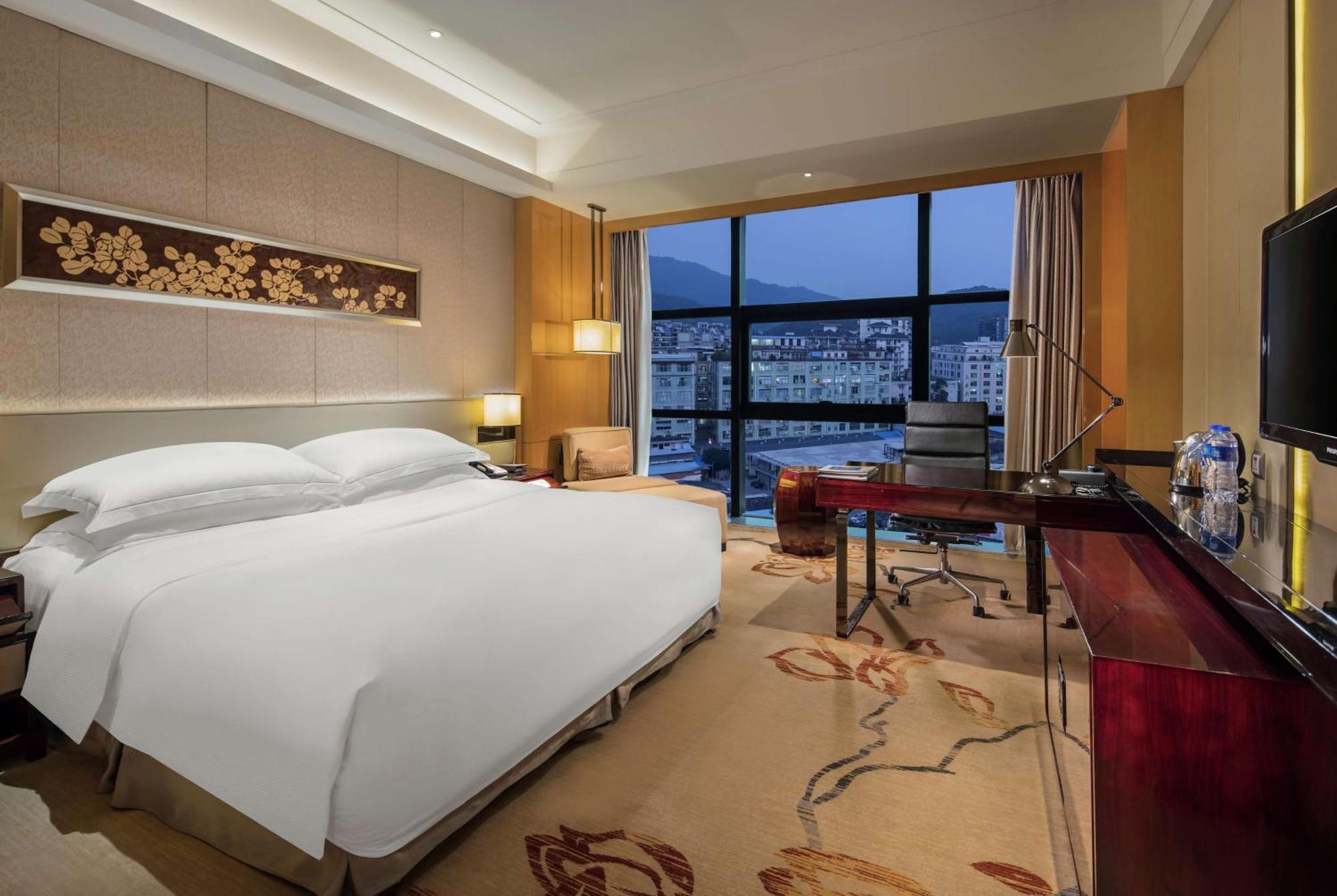 Hilton Guangzhou Baiyun - Free Shuttle For Canton Fair Period, Close To Luhu Golf Club & Leather Market Экстерьер фото
