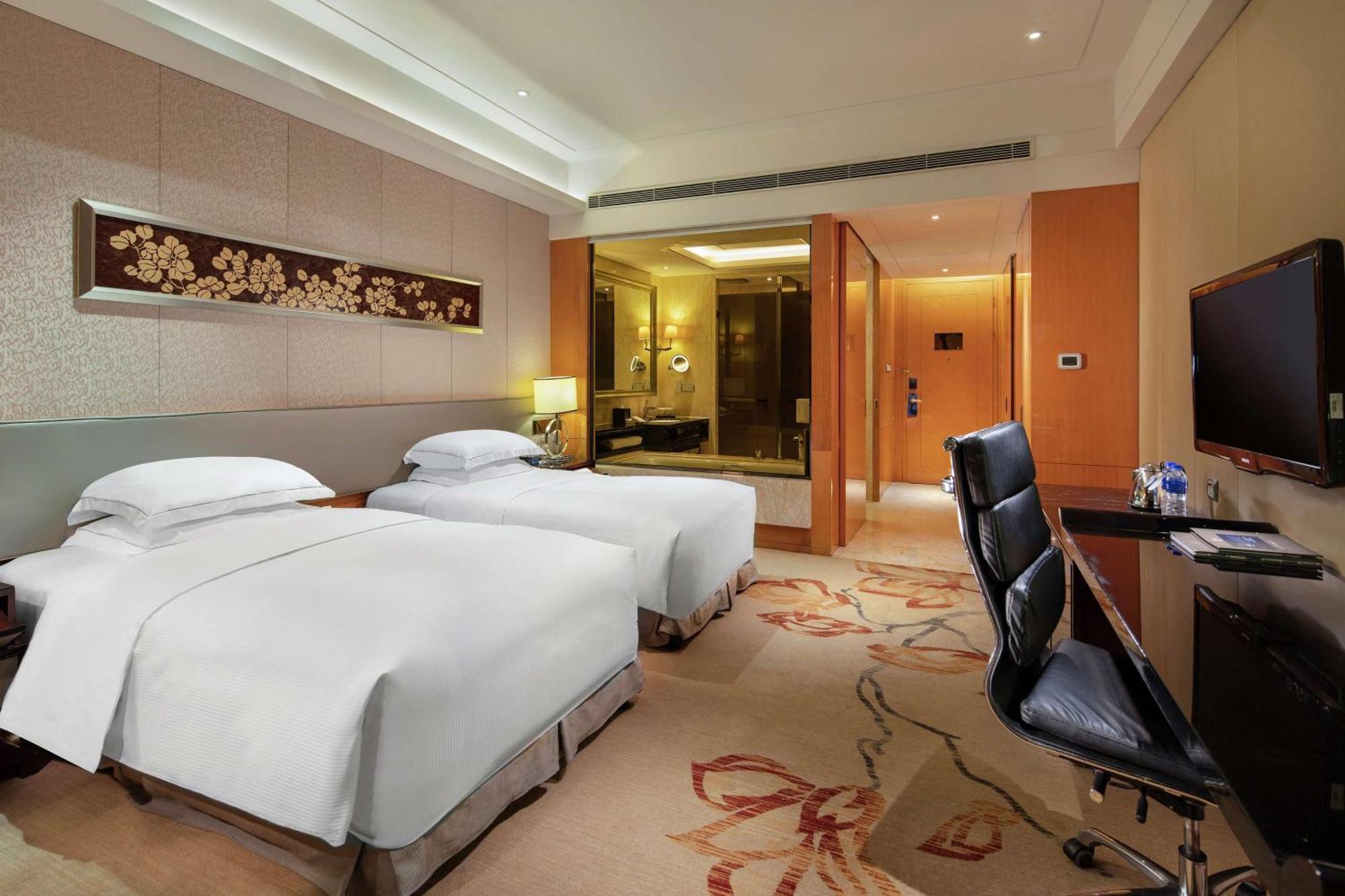 Hilton Guangzhou Baiyun - Free Shuttle For Canton Fair Period, Close To Luhu Golf Club & Leather Market Экстерьер фото