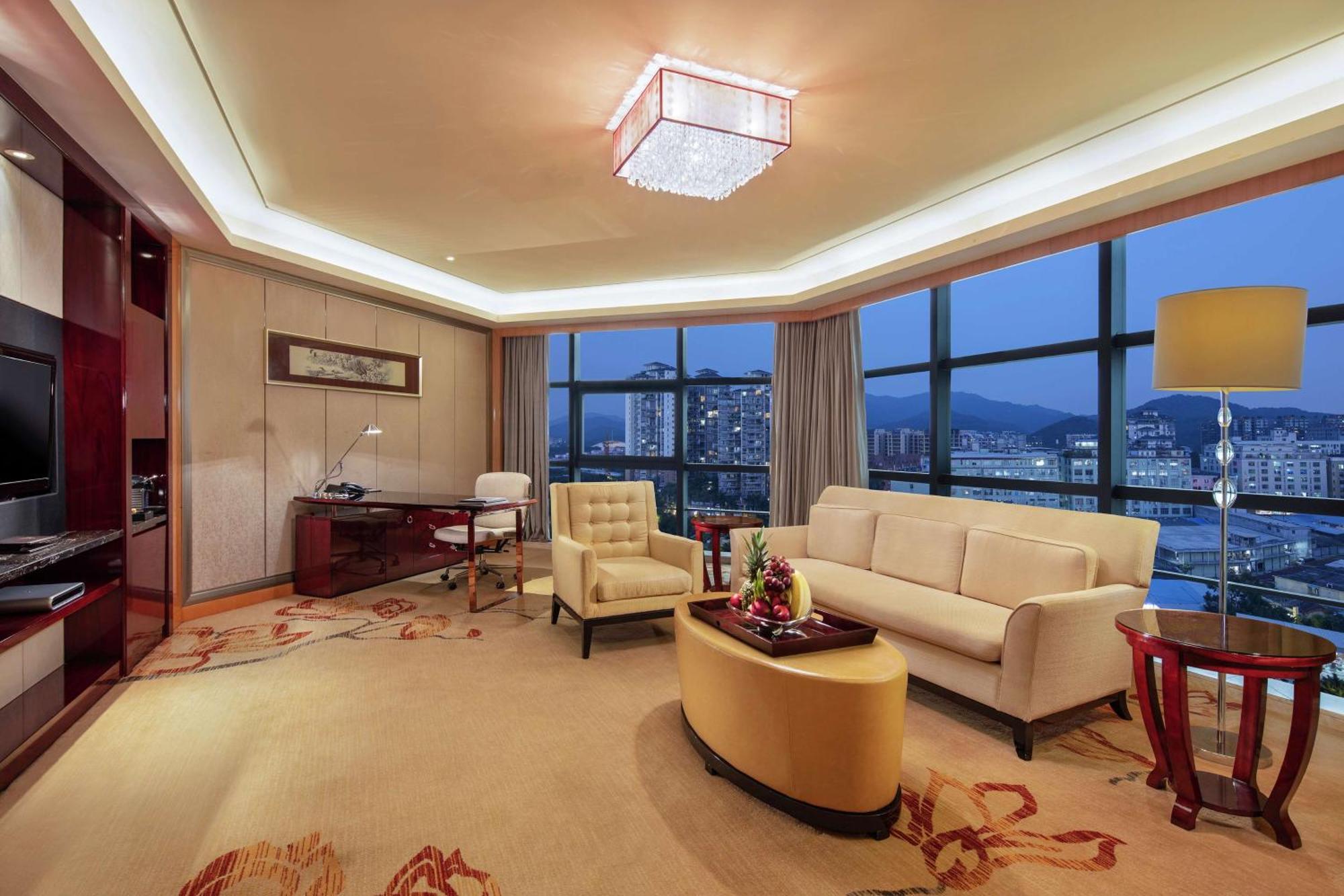 Hilton Guangzhou Baiyun - Free Shuttle For Canton Fair Period, Close To Luhu Golf Club & Leather Market Экстерьер фото
