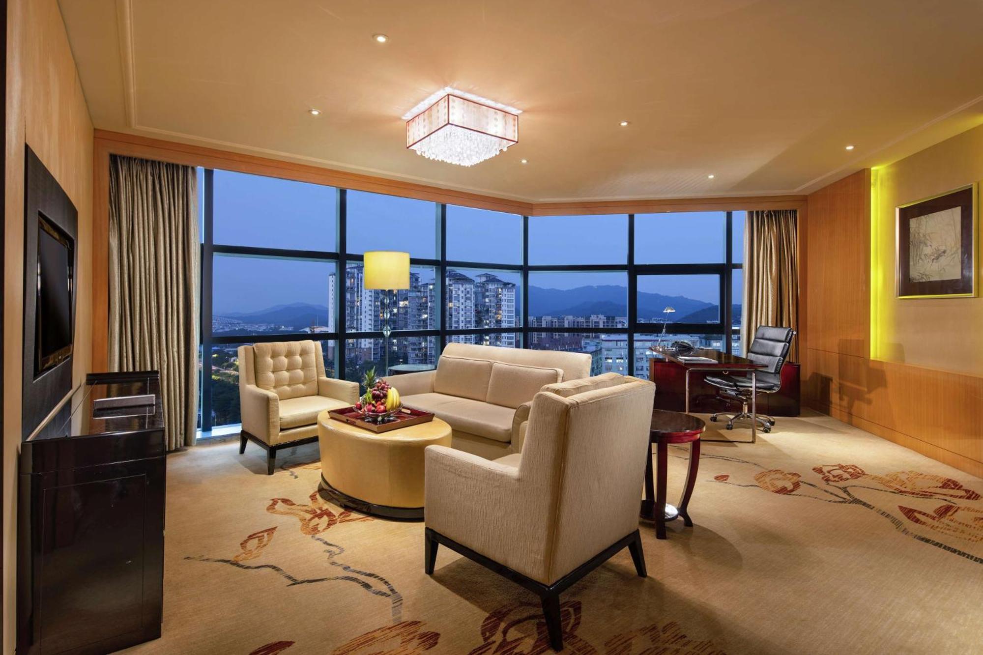 Hilton Guangzhou Baiyun - Free Shuttle For Canton Fair Period, Close To Luhu Golf Club & Leather Market Экстерьер фото