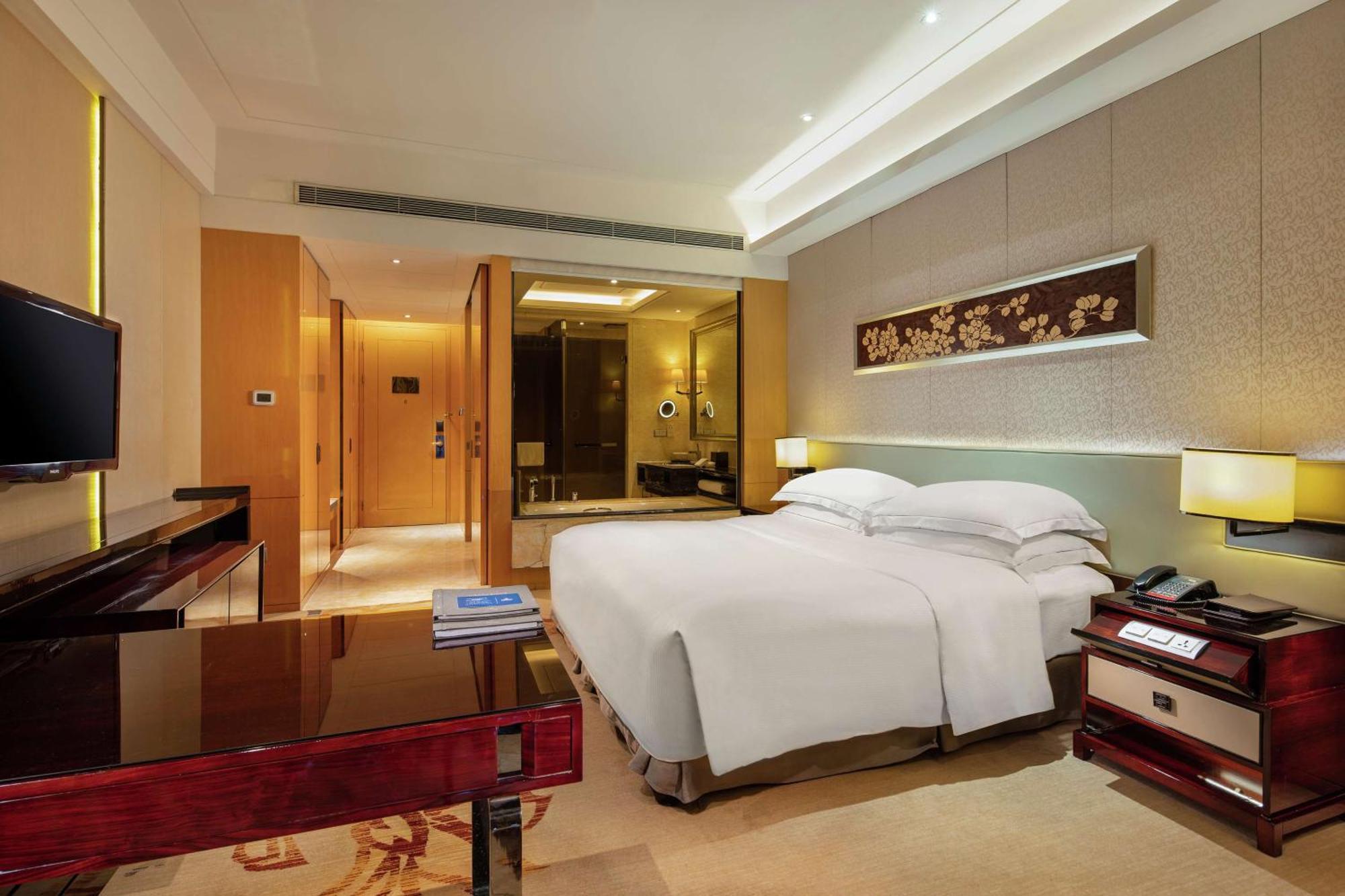 Hilton Guangzhou Baiyun - Free Shuttle For Canton Fair Period, Close To Luhu Golf Club & Leather Market Экстерьер фото