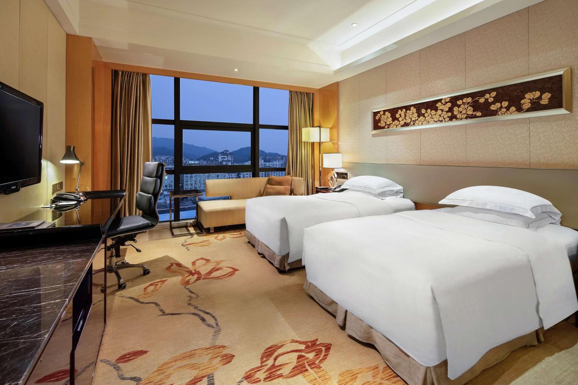 Hilton Guangzhou Baiyun - Free Shuttle For Canton Fair Period, Close To Luhu Golf Club & Leather Market Экстерьер фото