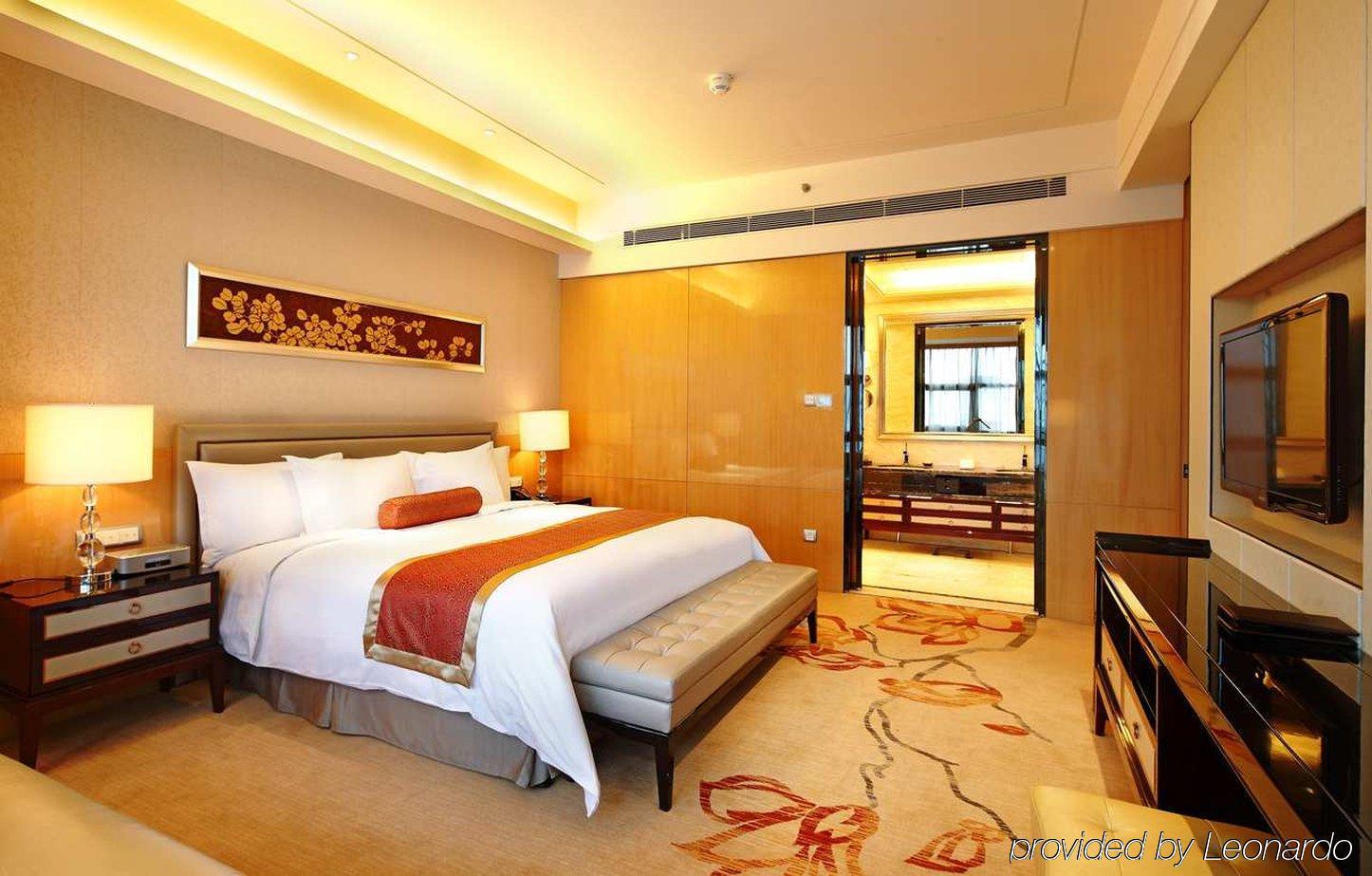 Hilton Guangzhou Baiyun - Free Shuttle For Canton Fair Period, Close To Luhu Golf Club & Leather Market Экстерьер фото