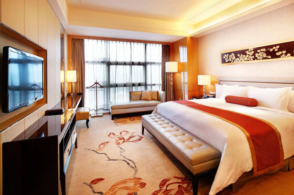 Hilton Guangzhou Baiyun - Free Shuttle For Canton Fair Period, Close To Luhu Golf Club & Leather Market Экстерьер фото